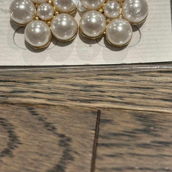 Elegant Pearl Cluster Earrings - Picture 3 of 8